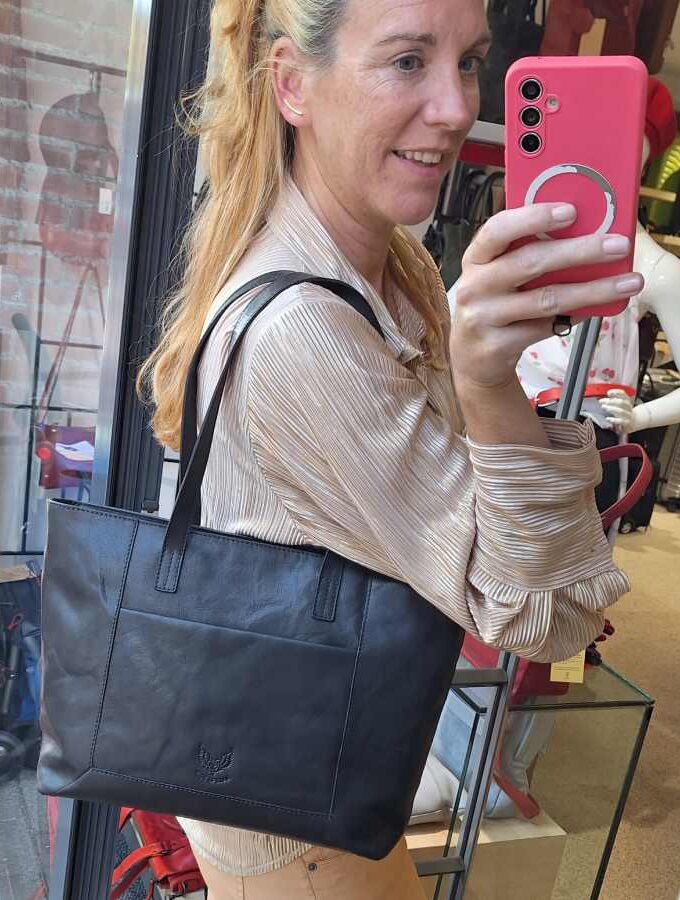 Shopper zwart leer met laptopvak 13 inch