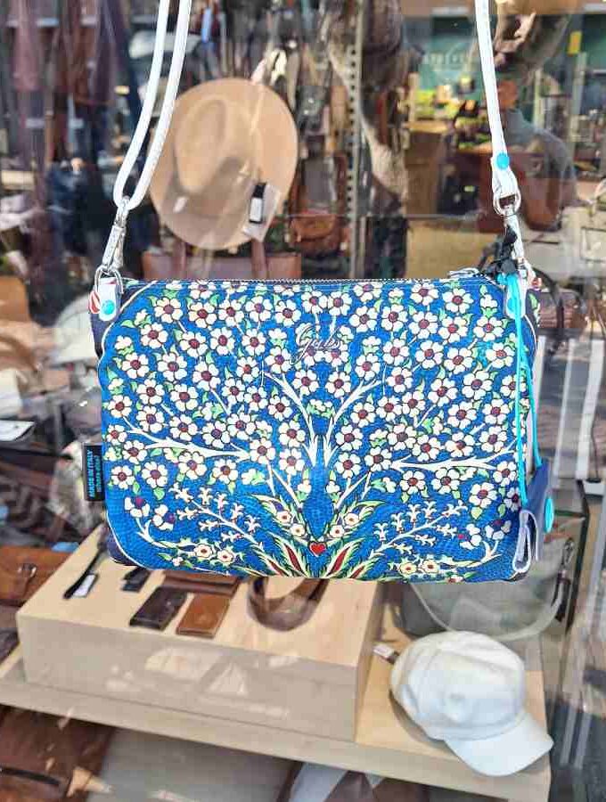 Gabs Beyonce M blauw met bloemenprint achterkant