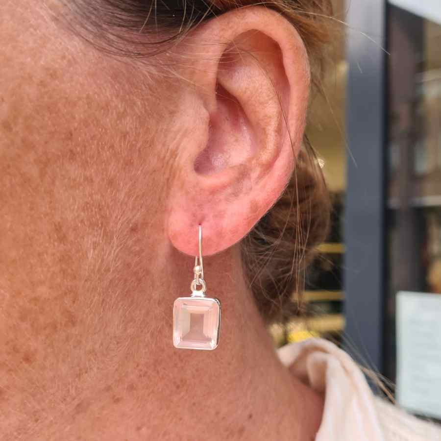 Vierkante oorhangers echt zilver met rozenkwarts