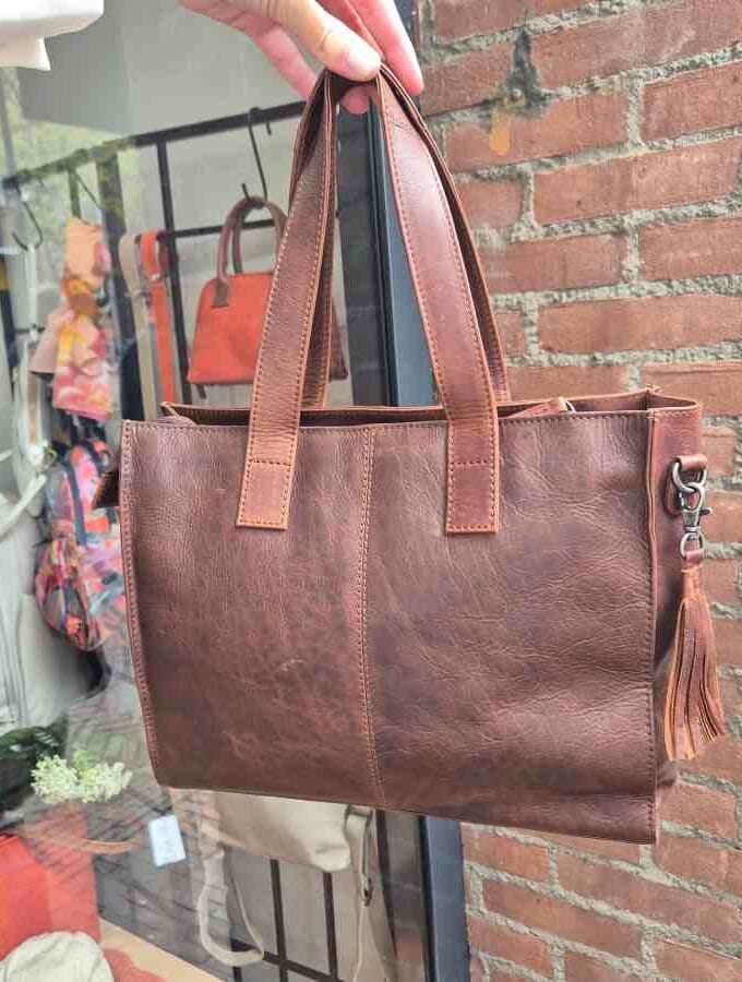 Bruin leren shopper met lange schouderband